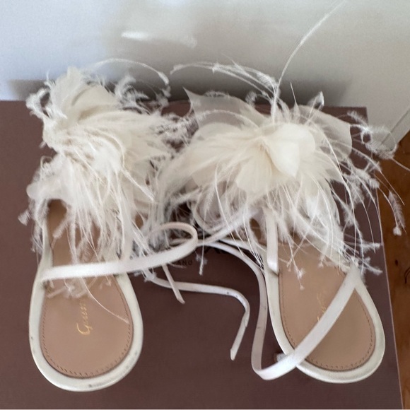 Gianvito Rossi Selah Off White Feather Embellished Satin Heels 39.5 US 8.5 - 9.5 - Picture 4 of 13